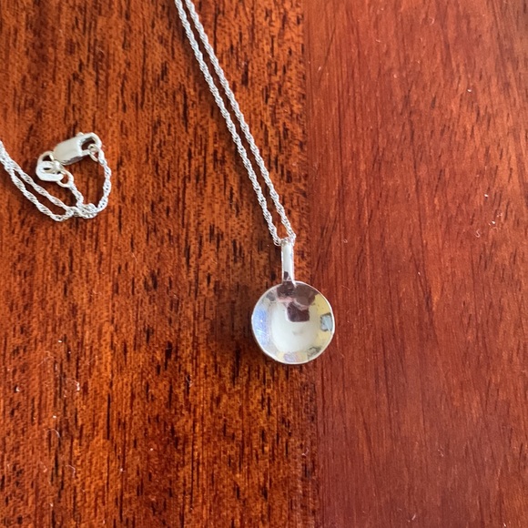 🍥 16” sterling silver swirl necklace. - Picture 4 of 6